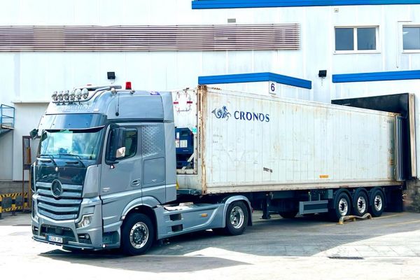 Transport of refrigerated containers